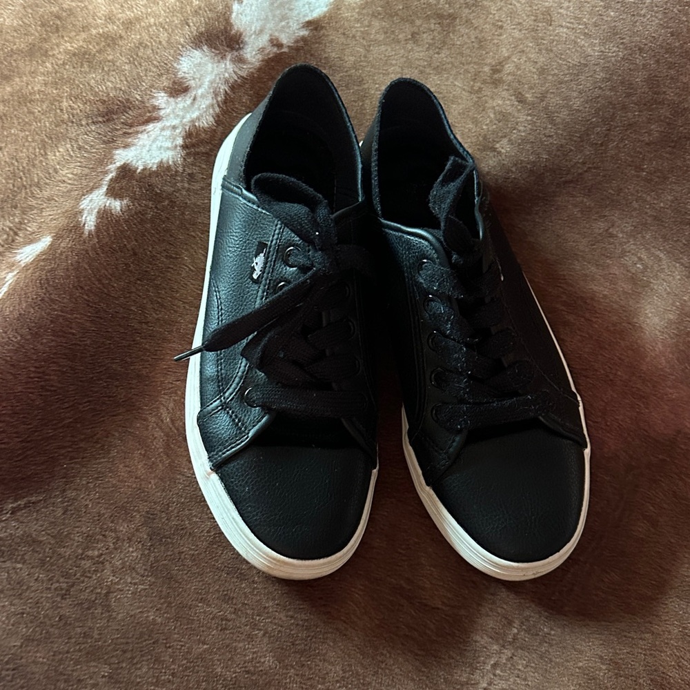 Nina Black Sneakers with White Label